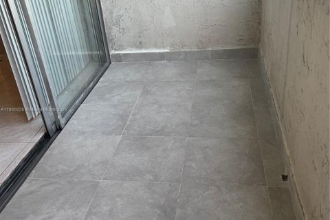 Copropriété à louer à Hialeah Gardens, Floride: 2 chambres, 89.19 m2 № 1930515 - photo 16