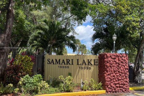 Copropriété à louer à Hialeah Gardens, Floride: 2 chambres, 89.19 m2 № 1930515 - photo 1