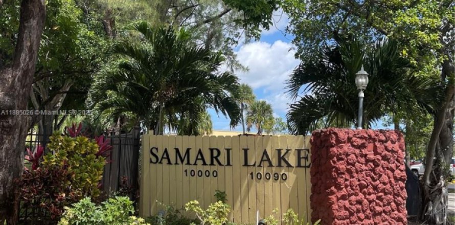 Condo à Hialeah Gardens, Floride, 2 chambres  № 1930515