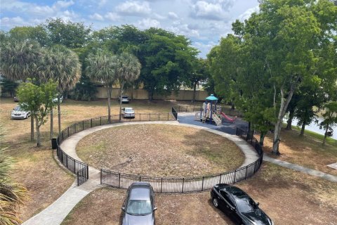 Copropriété à louer à Hialeah Gardens, Floride: 2 chambres, 89.19 m2 № 1930515 - photo 4