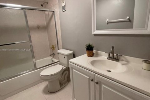 Copropriété à louer à Hialeah Gardens, Floride: 2 chambres, 89.19 m2 № 1930515 - photo 29