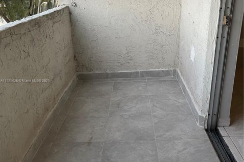 Copropriété à louer à Hialeah Gardens, Floride: 2 chambres, 89.19 m2 № 1930515 - photo 15