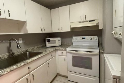 Copropriété à louer à Hialeah Gardens, Floride: 2 chambres, 89.19 m2 № 1930515 - photo 22