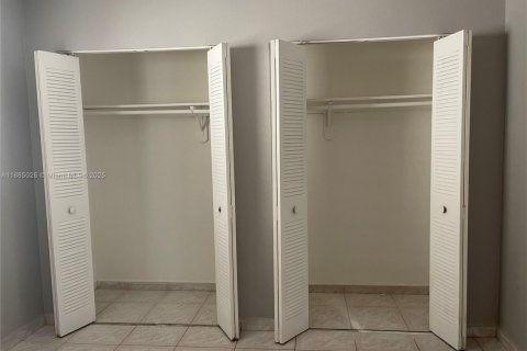 Copropriété à louer à Hialeah Gardens, Floride: 2 chambres, 89.19 m2 № 1930515 - photo 26
