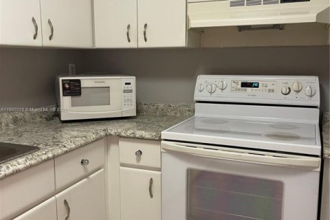 Copropriété à louer à Hialeah Gardens, Floride: 2 chambres, 89.19 m2 № 1930515 - photo 18