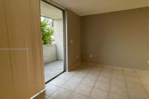 Copropriété à louer à Hialeah Gardens, Floride: 2 chambres, 89.19 m2 № 1930515 - photo 14