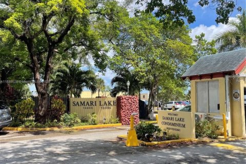 Copropriété à louer à Hialeah Gardens, Floride: 2 chambres, 89.19 m2 № 1930515 - photo 2