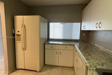 Copropriété à louer à Hialeah Gardens, Floride: 2 chambres, 89.19 m2 № 1930515 - photo 23