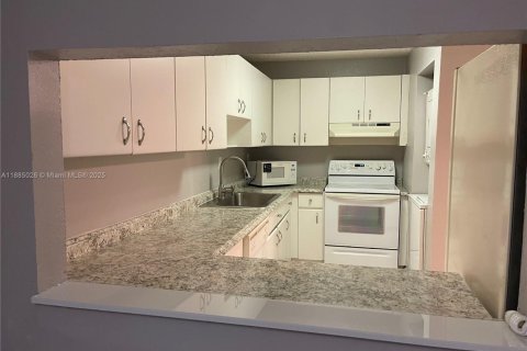 Copropriété à louer à Hialeah Gardens, Floride: 2 chambres, 89.19 m2 № 1930515 - photo 21