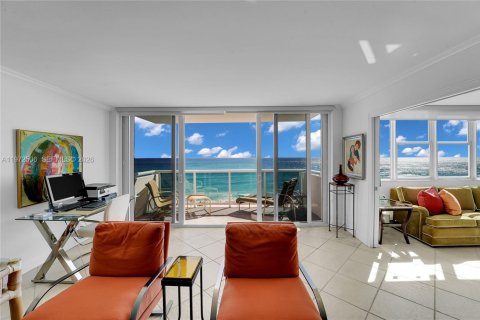 Снять в аренду кондоминиум в Халландейл-Бич, Флорида 3 спальни, 139.35м2, № 2040382 - фото 20