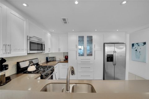 Снять в аренду кондоминиум в Халландейл-Бич, Флорида 3 спальни, 139.35м2, № 2040382 - фото 9