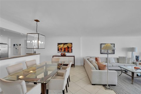 Снять в аренду кондоминиум в Халландейл-Бич, Флорида 3 спальни, 139.35м2, № 2040382 - фото 13