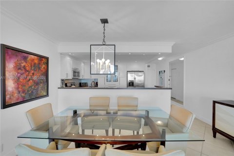 Снять в аренду кондоминиум в Халландейл-Бич, Флорида 3 спальни, 139.35м2, № 2040382 - фото 10