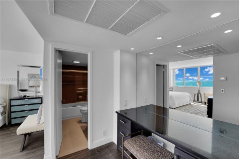 Снять в аренду кондоминиум в Халландейл-Бич, Флорида 3 спальни, 139.35м2, № 2040382 - фото 25