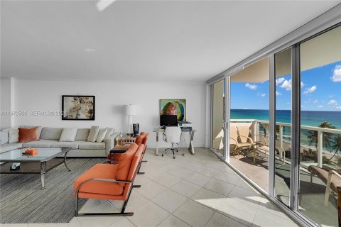 Снять в аренду кондоминиум в Халландейл-Бич, Флорида 3 спальни, 139.35м2, № 2040382 - фото 18