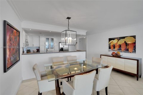 Снять в аренду кондоминиум в Халландейл-Бич, Флорида 3 спальни, 139.35м2, № 2040382 - фото 11