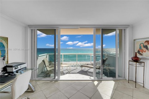 Снять в аренду кондоминиум в Халландейл-Бич, Флорида 3 спальни, 139.35м2, № 2040382 - фото 3