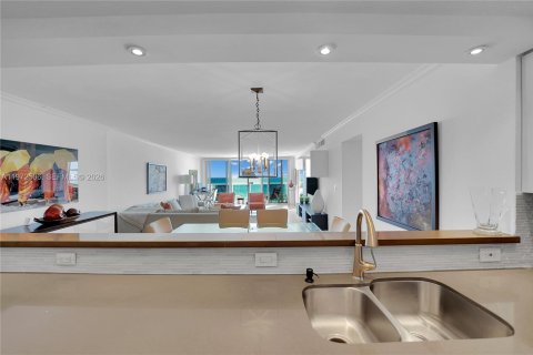 Снять в аренду кондоминиум в Халландейл-Бич, Флорида 3 спальни, 139.35м2, № 2040382 - фото 4