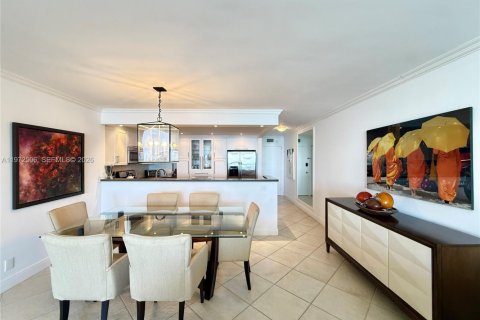 Снять в аренду кондоминиум в Халландейл-Бич, Флорида 3 спальни, 139.35м2, № 2040382 - фото 12