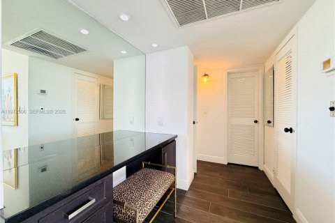 Снять в аренду кондоминиум в Халландейл-Бич, Флорида 3 спальни, 139.35м2, № 2040382 - фото 28