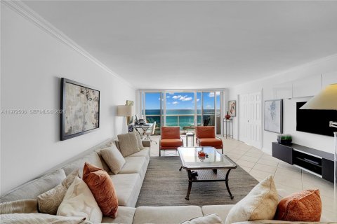 Снять в аренду кондоминиум в Халландейл-Бич, Флорида 3 спальни, 139.35м2, № 2040382 - фото 19