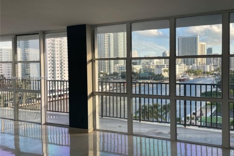 Copropriété à vendre à Hallandale Beach, Floride: 2 chambres, 132.85 m2 № 2014422 - photo 11