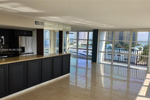 Copropriété à vendre à Hallandale Beach, Floride: 2 chambres, 132.85 m2 № 2014422 - photo 16