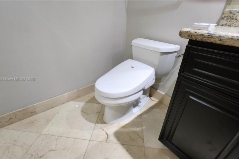 Copropriété à vendre à Hallandale Beach, Floride: 2 chambres, 132.85 m2 № 2014422 - photo 27