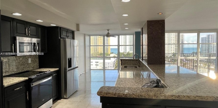 Condo à Hallandale Beach, Floride, 2 chambres  № 2014422