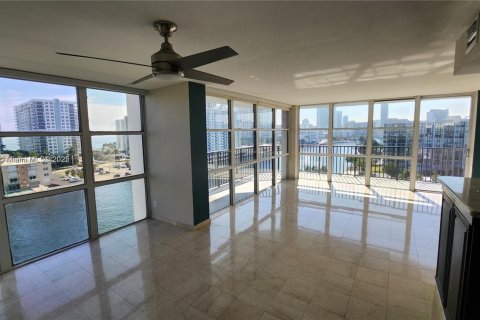 Copropriété à vendre à Hallandale Beach, Floride: 2 chambres, 132.85 m2 № 2014422 - photo 13