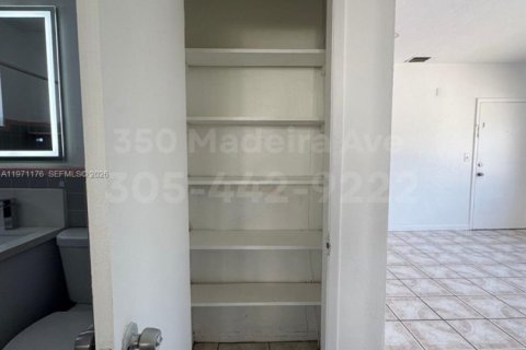 Appartement à louer à Coral Gables, Floride: 2 chambres № 2032733 - photo 9