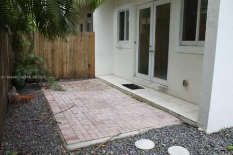 Townhouse in Miami, Florida 2 bedrooms, 81.29 sq.m. № 1997522 - photo 4