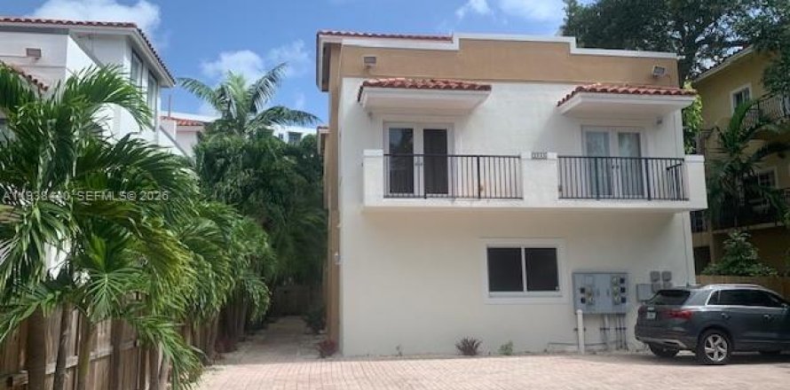 Townhouse in Miami, Florida 2 bedrooms, 81.29 sq.m. № 1997522