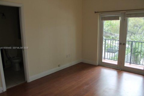 Townhouse in Miami, Florida 2 bedrooms, 81.29 sq.m. № 1997522 - photo 9