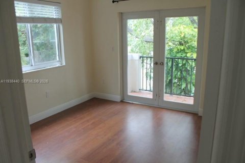 Townhouse in Miami, Florida 2 bedrooms, 81.29 sq.m. № 1997522 - photo 8