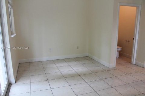 Townhouse in Miami, Florida 2 bedrooms, 81.29 sq.m. № 1997522 - photo 7
