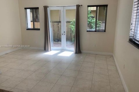 Townhouse in Miami, Florida 2 bedrooms, 81.29 sq.m. № 1997522 - photo 3