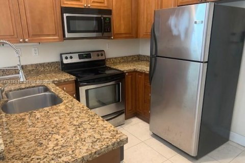 Townhouse in Miami, Florida 2 bedrooms, 81.29 sq.m. № 1997522 - photo 2