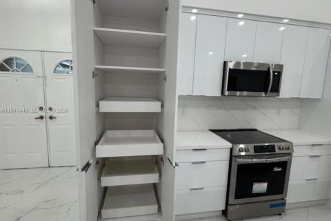 Снять в аренду виллу или дом в Купер-Сити, Флорида 4 спальни, 186.55м2, № 2009024 - фото 15