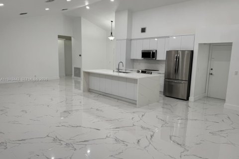 Снять в аренду виллу или дом в Купер-Сити, Флорида 4 спальни, 186.55м2, № 2009024 - фото 13