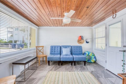 Propiedad comercial en venta en Saint Pete Beach, Florida, 193.98 m2 № 2405279 - foto 19