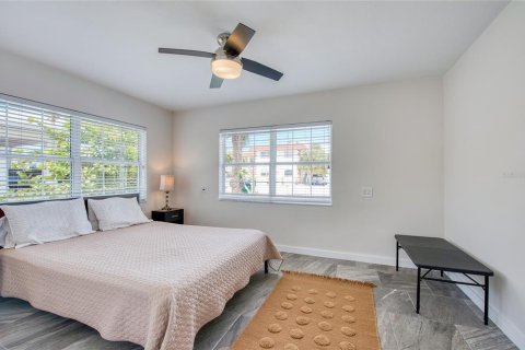 Propiedad comercial en venta en Saint Pete Beach, Florida, 193.98 m2 № 2405279 - foto 22