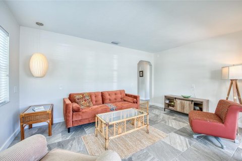 Propiedad comercial en venta en Saint Pete Beach, Florida, 193.98 m2 № 2405279 - foto 12