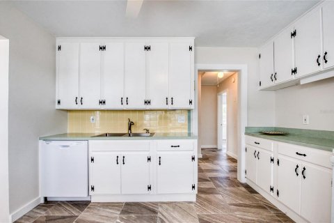 Propiedad comercial en venta en Saint Pete Beach, Florida, 193.98 m2 № 2405279 - foto 16