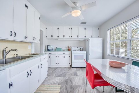 Propiedad comercial en venta en Saint Pete Beach, Florida, 193.98 m2 № 2405279 - foto 15