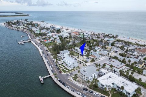 Propiedad comercial en venta en Saint Pete Beach, Florida, 193.98 m2 № 2405279 - foto 3