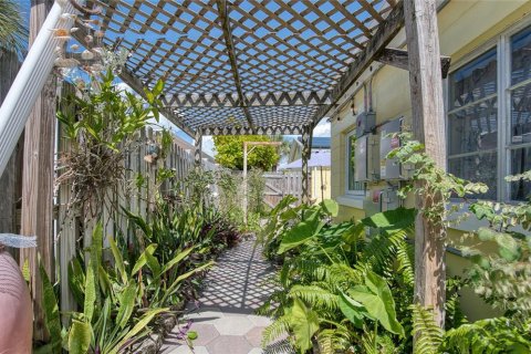 Propiedad comercial en venta en Saint Pete Beach, Florida, 193.98 m2 № 2405279 - foto 28