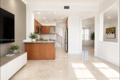 Townhouse in Aventura, Florida 3 bedrooms, 185.8 sq.m. № 2186716 - photo 15