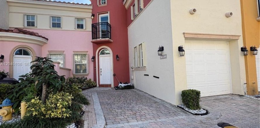 Townhouse in Aventura, Florida 3 bedrooms, 185.8 sq.m. № 2186716