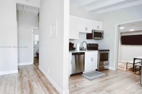 Снять в аренду виллу или дом в Помпано-Бич, Флорида 3 спальни, 53.51м2, № 2032394 - фото 2